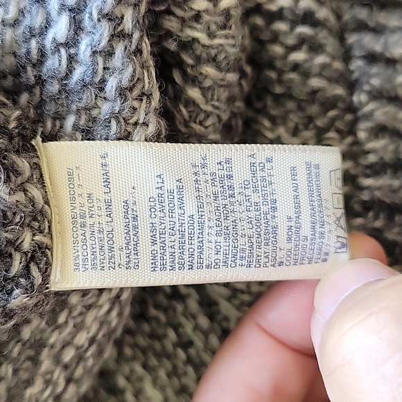 REBECCA MINKOFF Cold Shoulder Gray Ombre Color Block V-neck Knit Sweater size L - Picture 9 of 11